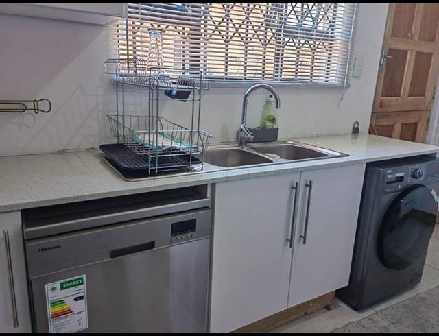 2 BEDROOM HOUSE FOR SALE IN KWANDENGEZI